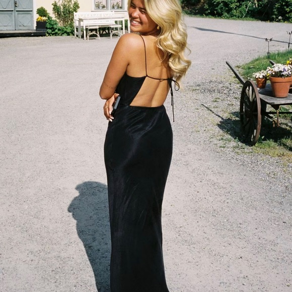 Dream dress in ASH @djerfavenue so beautiful and soft! - Picture 2 of 5